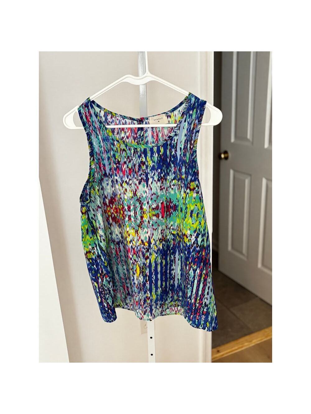 Everly EUC Women's Multicolor Aztec Chevron Ikat Sleeveless Blouse Size M